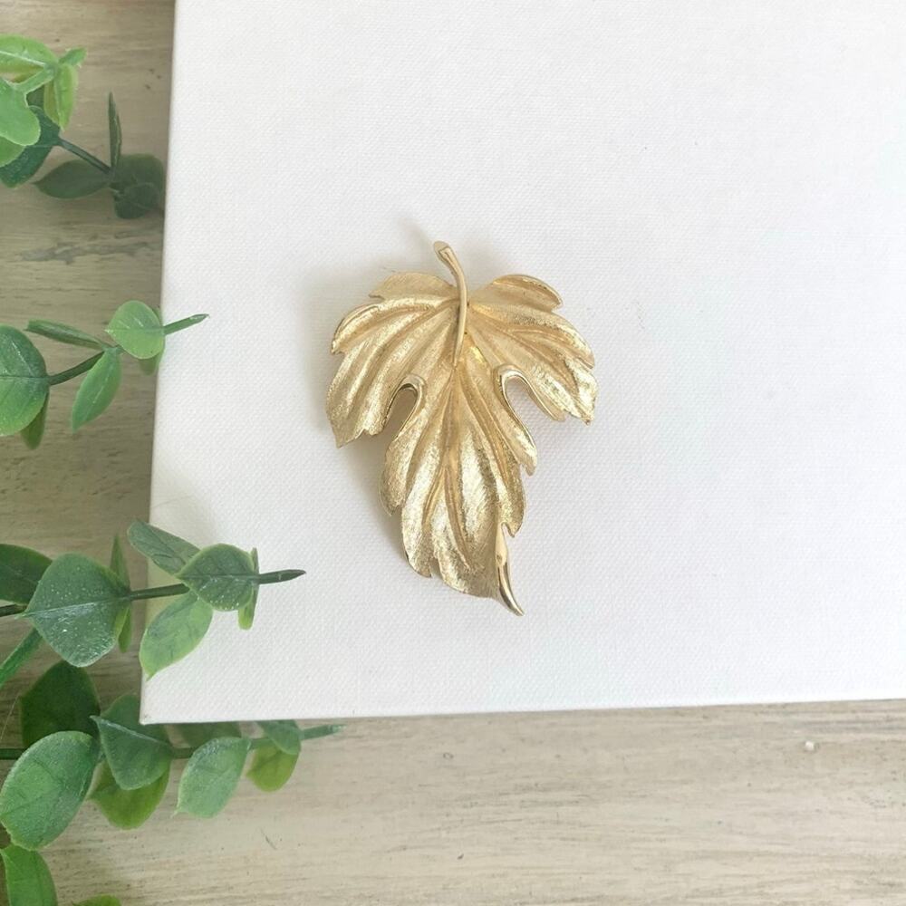 Vintage Lisner Goldtone Leaf Brooch Large Textured Botanical Statement Pin Fall